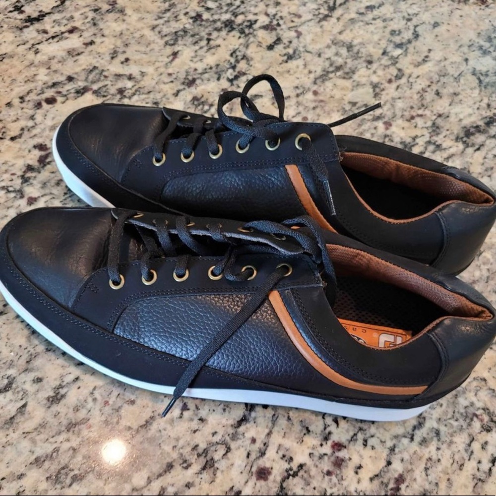 Mens size 13 Footjoy golf shoes